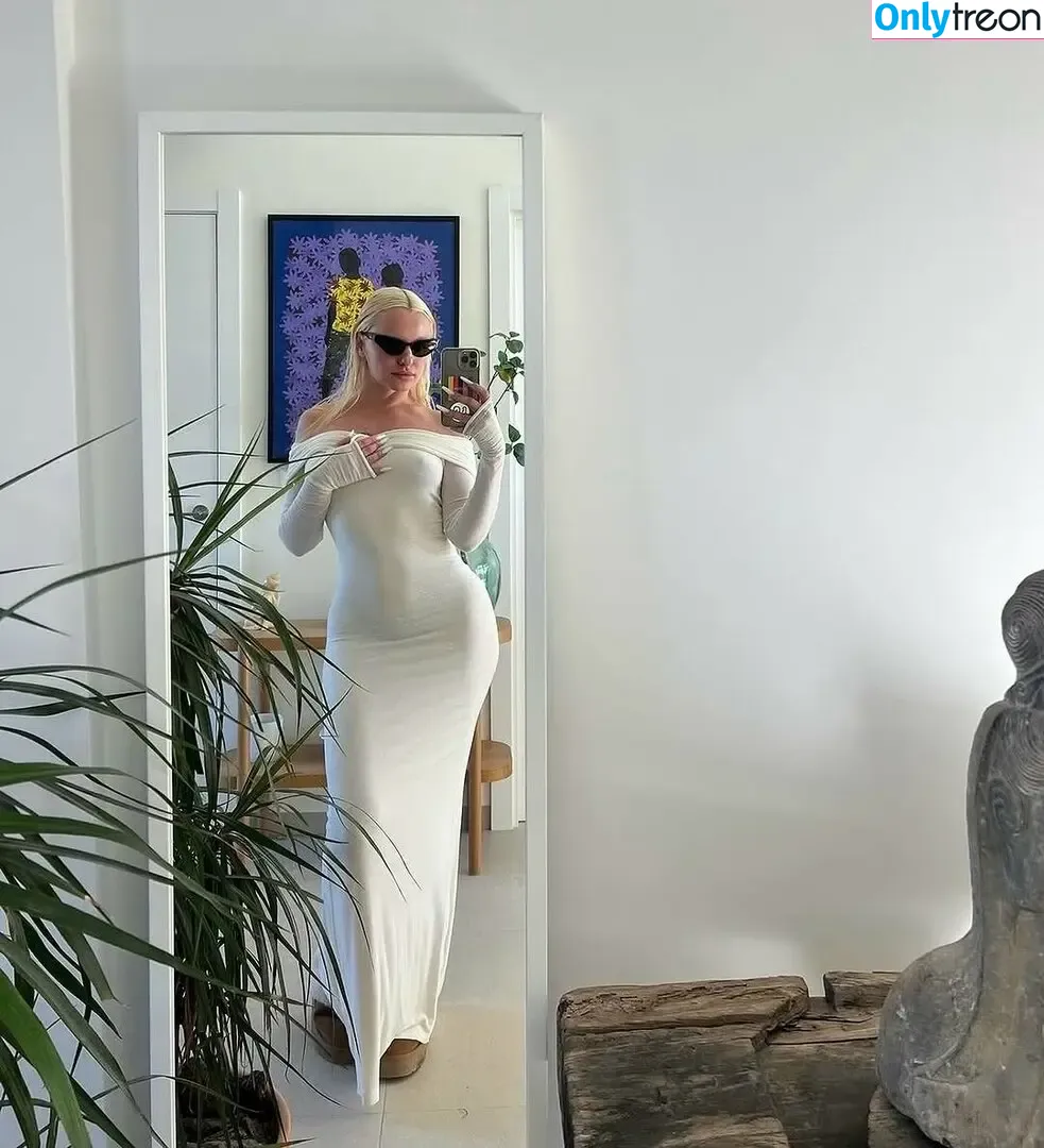 Alexandra Stan голая photo #1975 (alexandrastan)