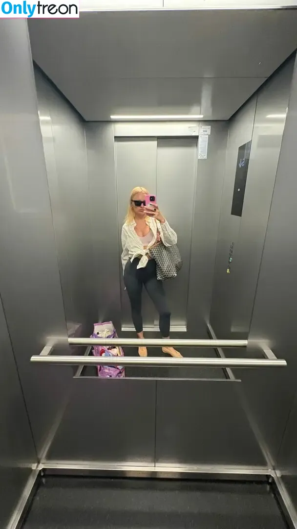 Alexandra Stan nude photo #1992 (alexandrastan)