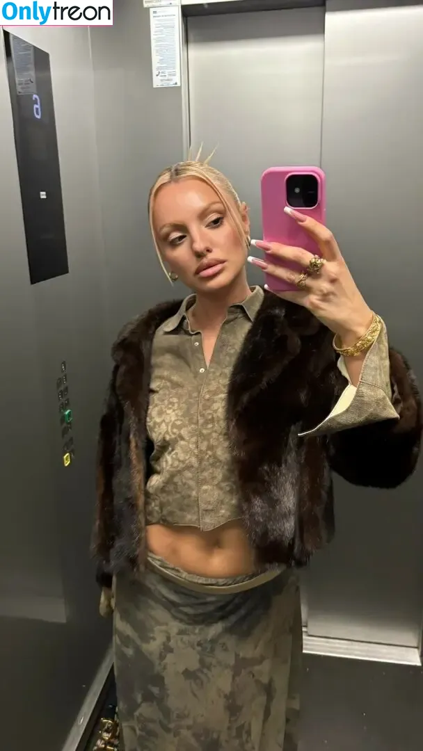 Alexandra Stan голая photo #2001 (alexandrastan)