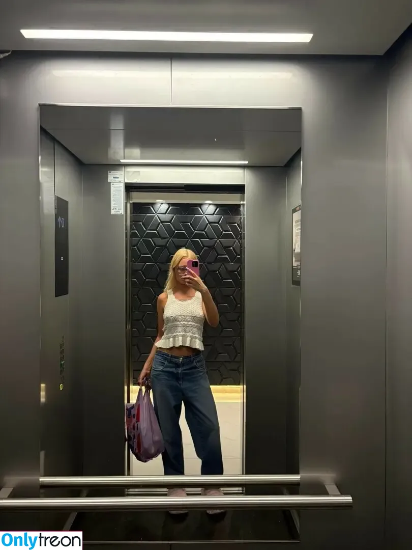 Alexandra Stan голая photo #2004 (alexandrastan)