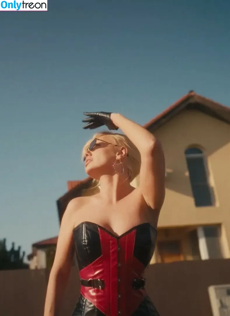 Alexandra Stan nude photo #2055 (alexandrastan)