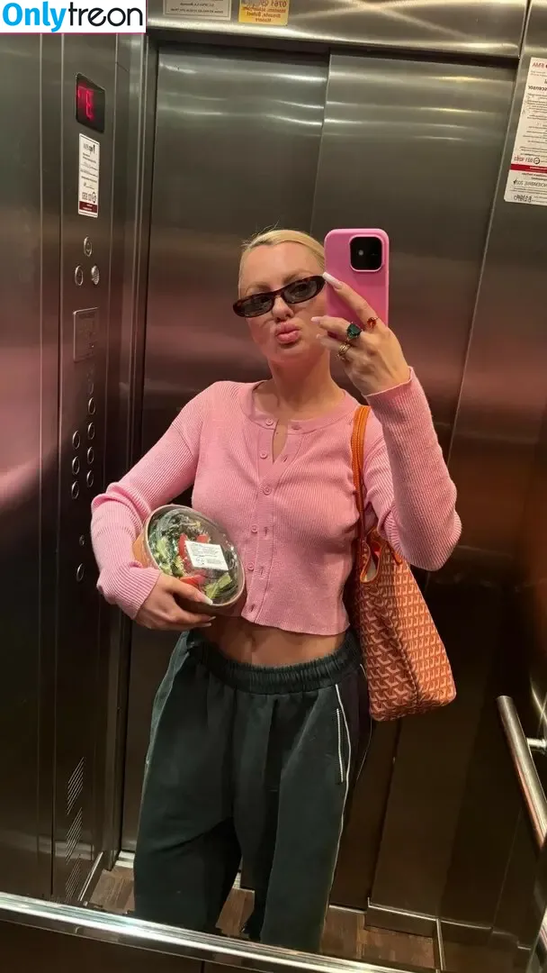 Alexandra Stan nude photo #2080 (alexandrastan)