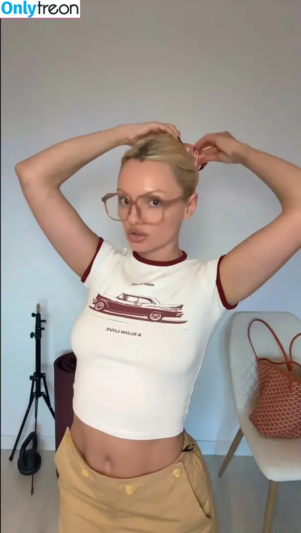 Alexandra Stan голая photo #2105 (alexandrastan)