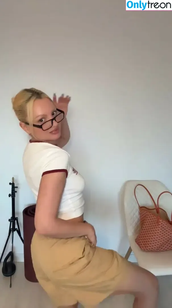 Alexandra Stan nude photo #2113 (alexandrastan)