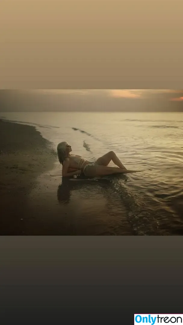 Alexandra Stan nude photo #2728 (alexandrastan)