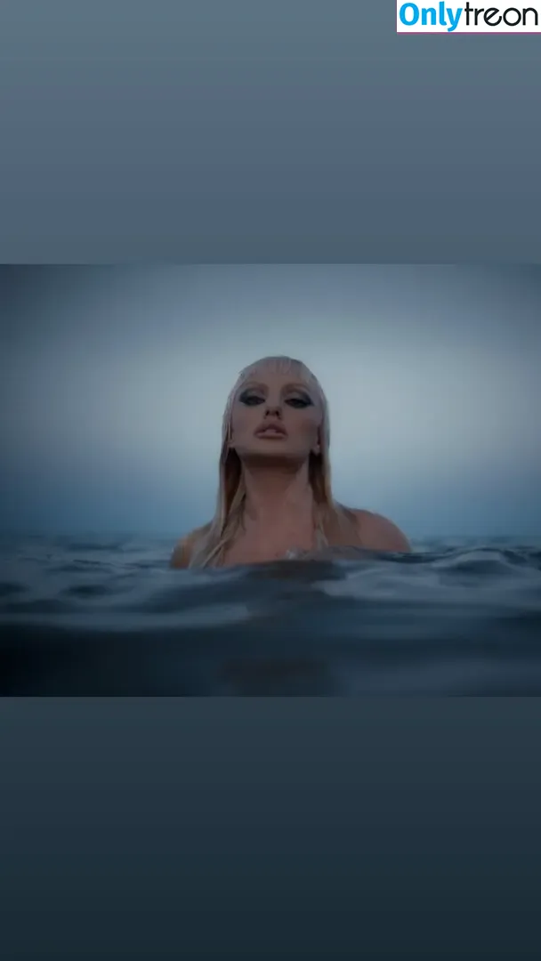 Alexandra Stan голая photo #2745 (alexandrastan)