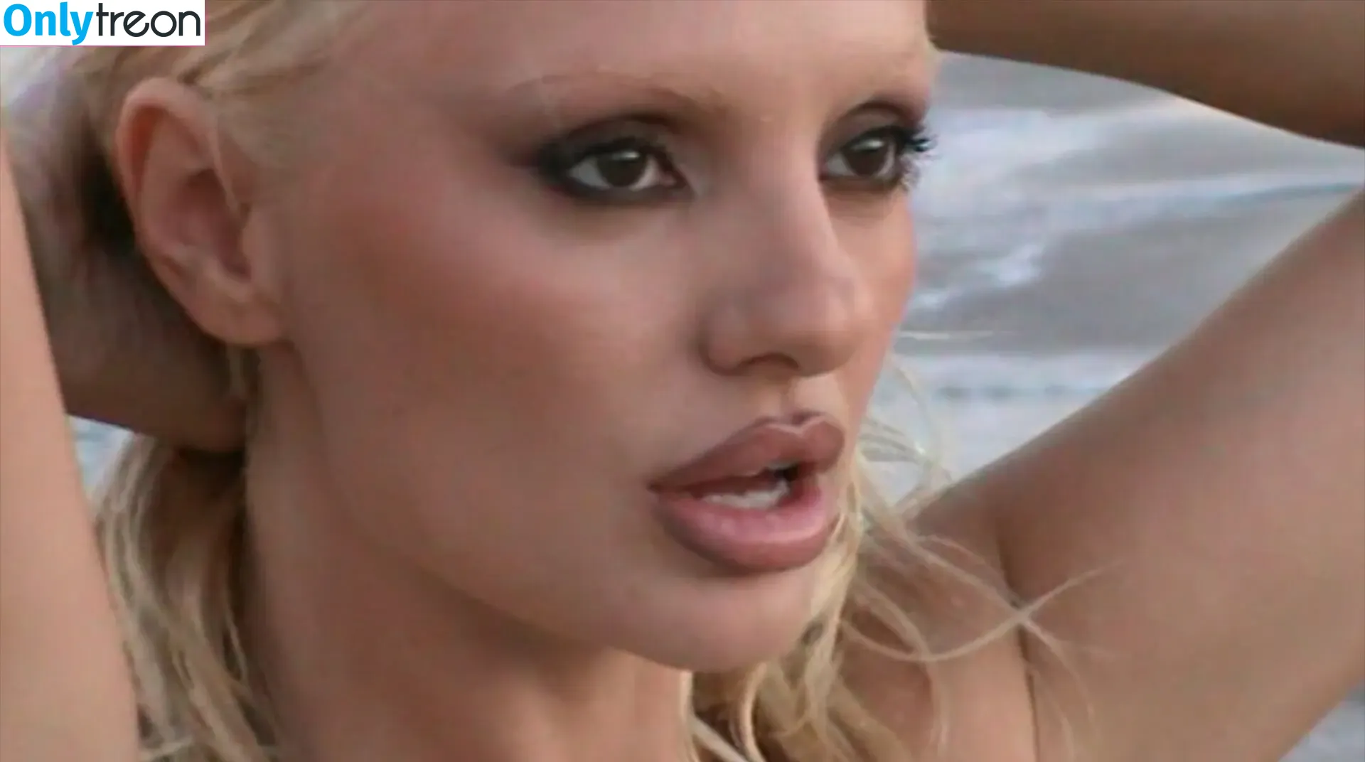 Alexandra Stan nude photo #2763 (alexandrastan)