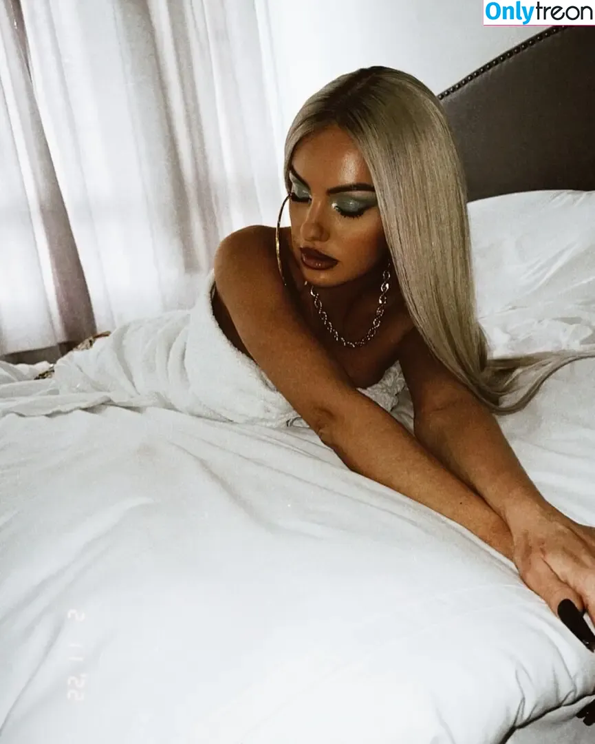 Alexandra Stan nude photo #2811 (alexandrastan)