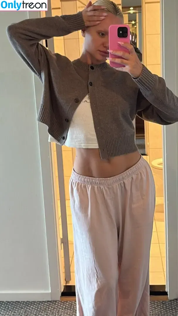 Alexandra Stan nude photo #2840 (alexandrastan)