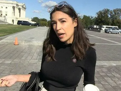 Alexandria Ocasio-Cortez / AOC nude photo #0120