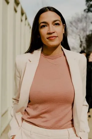 Alexandria Ocasio-Cortez / AOC фото голая #0215