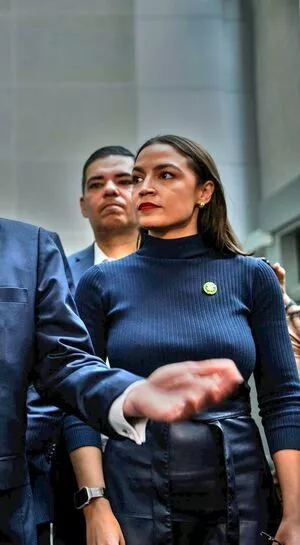 Alexandria Ocasio-Cortez / AOC фото голая #0218