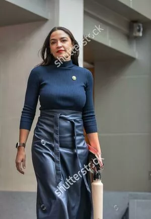 Alexandria Ocasio-Cortez / AOC фото голая #0221