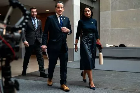 Alexandria Ocasio-Cortez / AOC фото голая #0222