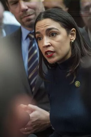 Alexandria Ocasio-Cortez / AOC фото голая #0223