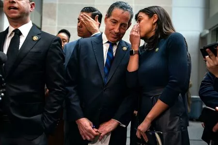 Alexandria Ocasio-Cortez / AOC фото голая #0224