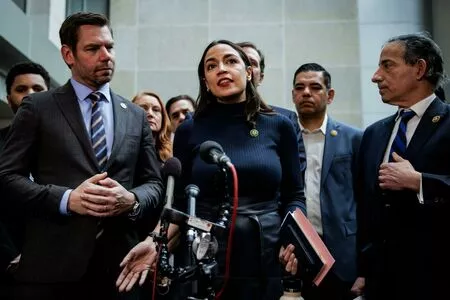 Alexandria Ocasio-Cortez / AOC фото голая #0227