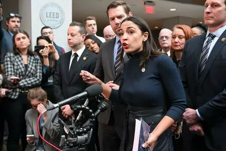 Alexandria Ocasio-Cortez / AOC фото голая #0228
