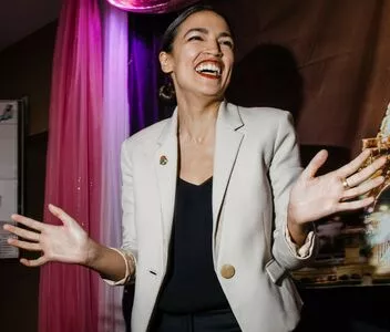 Alexandria Ocasio-Cortez / AOC фото голая #0233