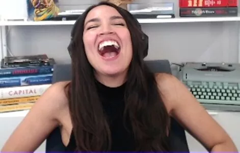 Alexandria Ocasio-Cortez / AOC фото голая #0239