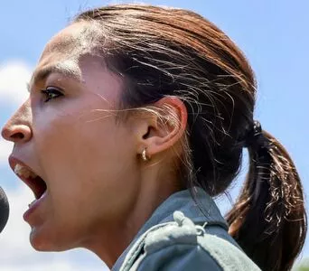 Alexandria Ocasio-Cortez / AOC фото голая #0242