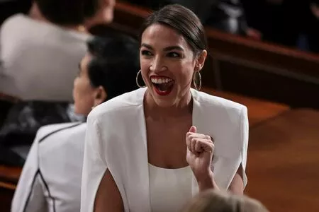 Alexandria Ocasio-Cortez / AOC фото голая #0243