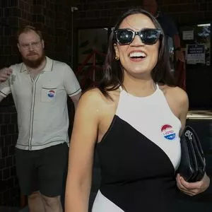 Alexandria Ocasio-Cortez / AOC фото голая #0246