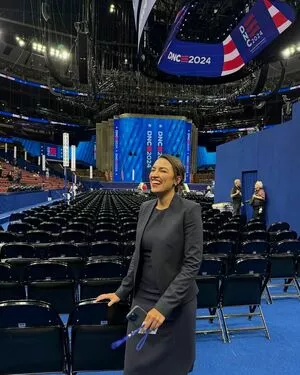 Alexandria Ocasio-Cortez / AOC фото голая #0258