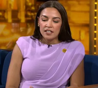 Alexandria Ocasio-Cortez / AOC фото голая #0261