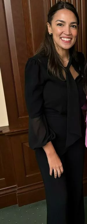 Alexandria Ocasio-Cortez / AOC фото голая #0266