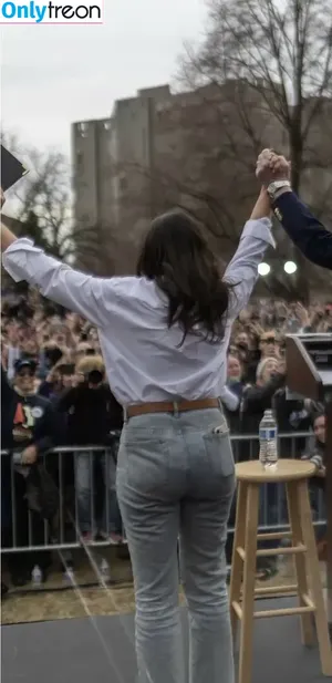 Alexandria Ocasio-Cortez / AOC фото голая #0305