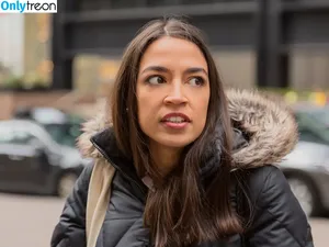Alexandria Ocasio-Cortez / AOC / Alexandria Ocasio Cortez фото голая #0314