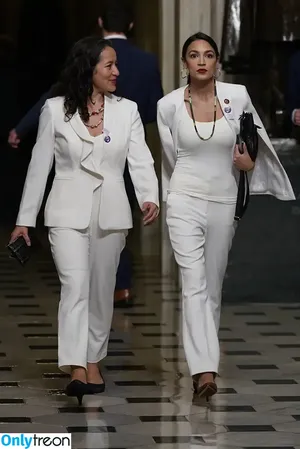 Alexandria Ocasio-Cortez / AOC / Alexandria Ocasio Cortez фото голая #0316