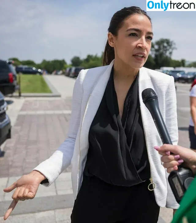 Alexandria Ocasio-Cortez голая photo #0192 (AOC)