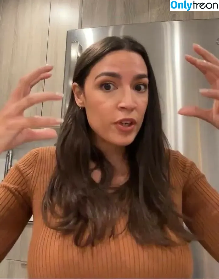 Alexandria Ocasio-Cortez голая photo #0211 (AOC)