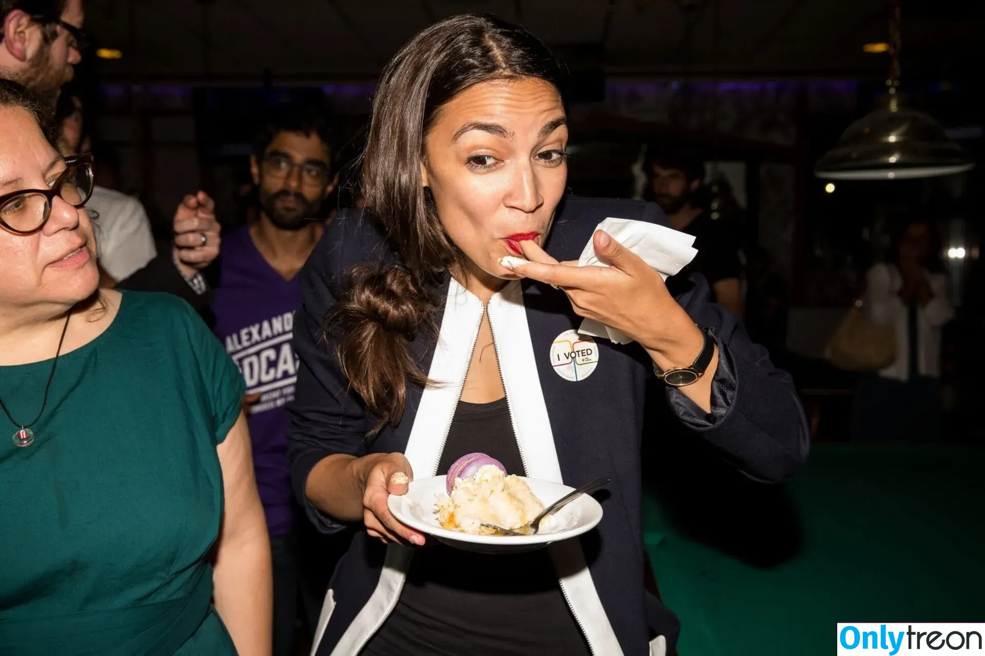 Alexandria Ocasio-Cortez голая photo #0214 (AOC)