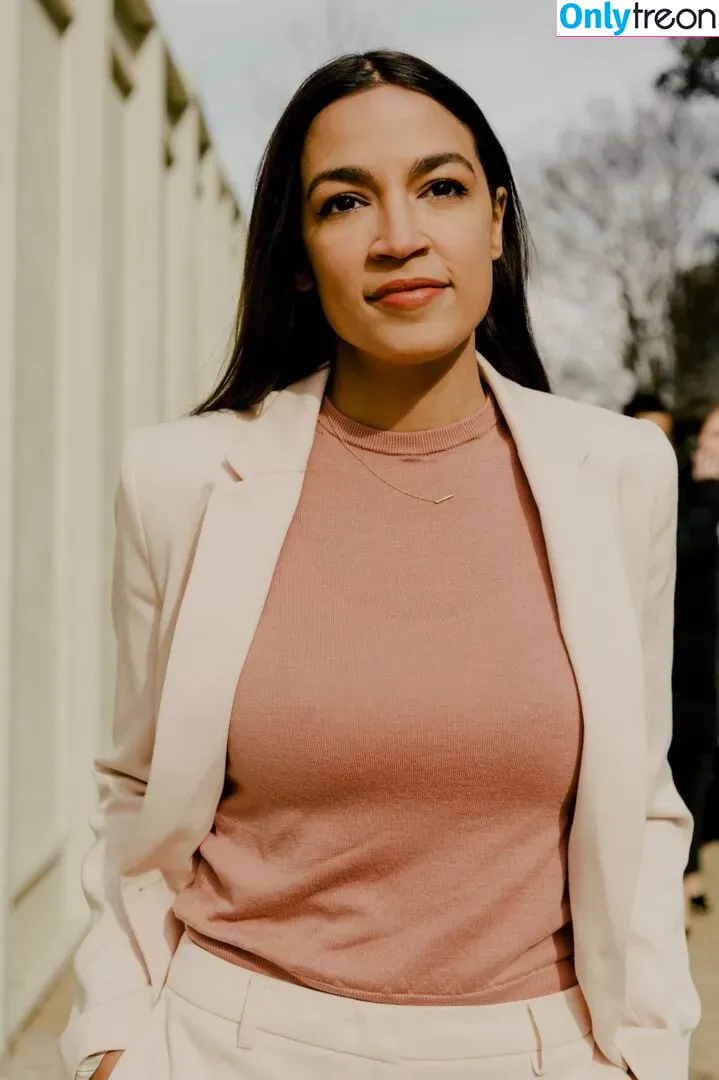 Alexandria Ocasio-Cortez голая photo #0215 (AOC)