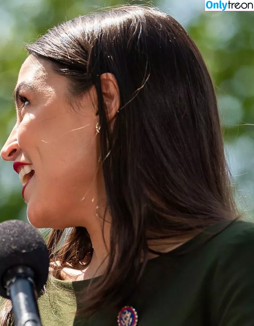 Alexandria Ocasio-Cortez голая photo #0241 (AOC)