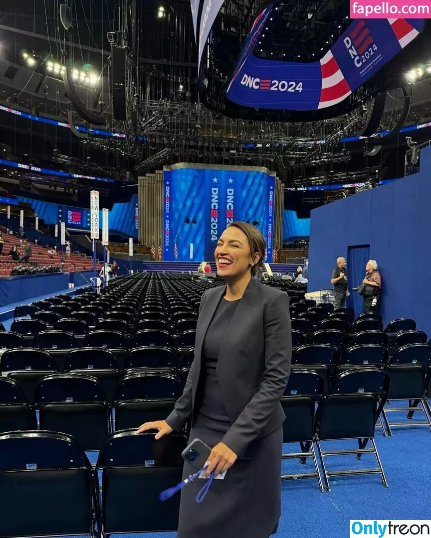 Alexandria Ocasio-Cortez голая photo #0258 (AOC)