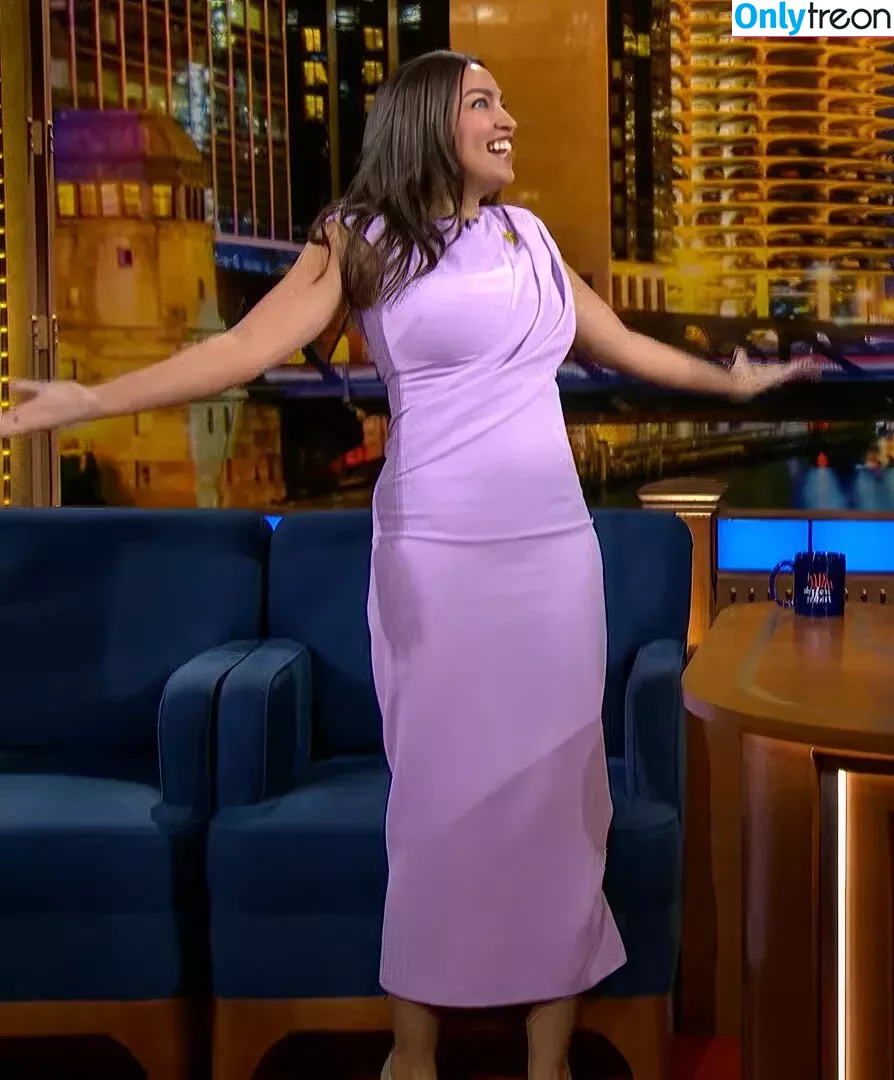 Alexandria Ocasio-Cortez голая photo #0259 (AOC)