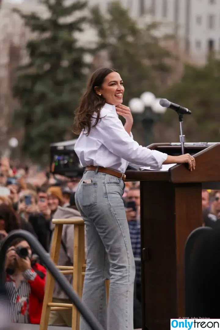 Alexandria Ocasio-Cortez голая photo #0306 (AOC)