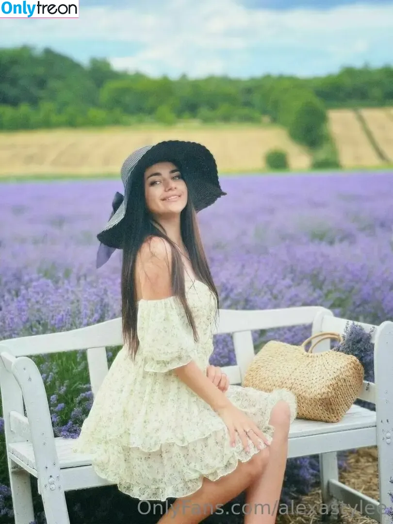 alexastylee голая photo #0057 (alexastyle_)