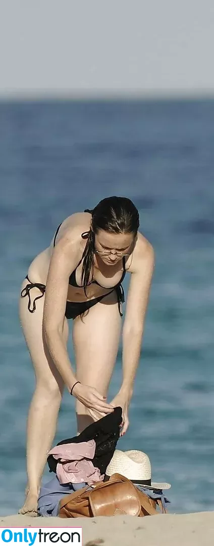 Alexis Bledel nude photo #0003 (alexisbledelofficial)