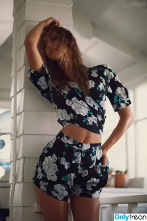 Alexis Ren / alexisren / alexisreng / alexxissren фото голая #1530