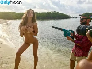 Alexis Ren / alexisren / alexisreng фото голая #1796