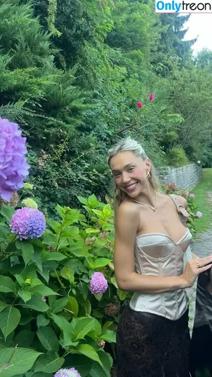 Alexis Ren / alexisren / alexisreng / alexxissren nude photo #2119
