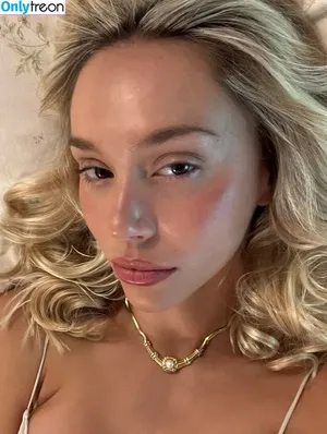 Alexis Ren / alexisren / alexisreng / alexxissren nude photo #2128