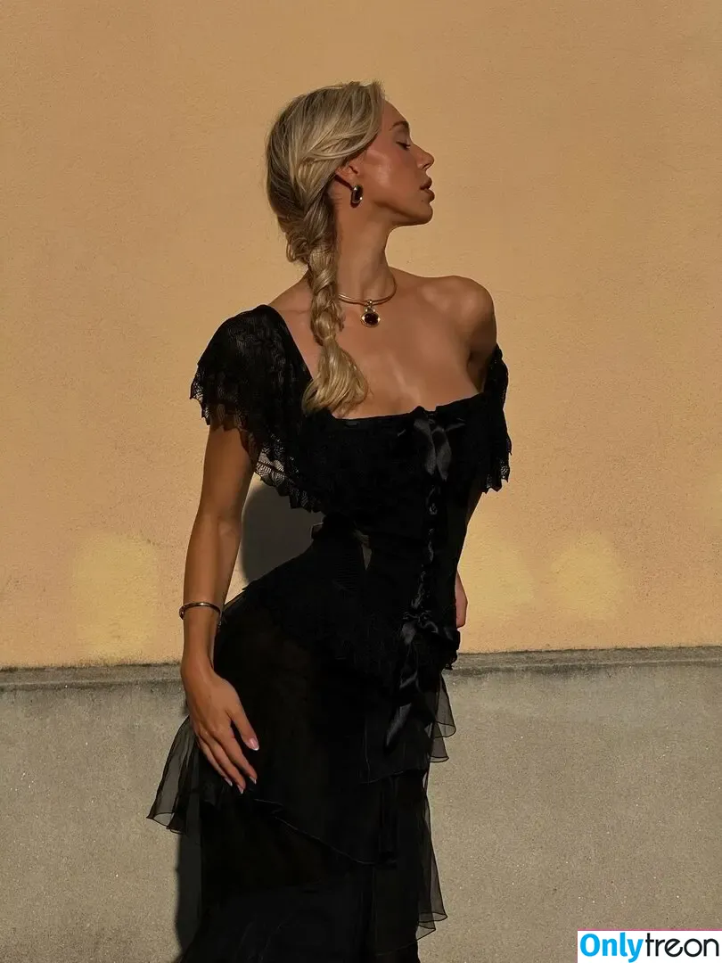 Alexis Ren голая photo #2147 (alexisren / alexisreng / alexxissren)