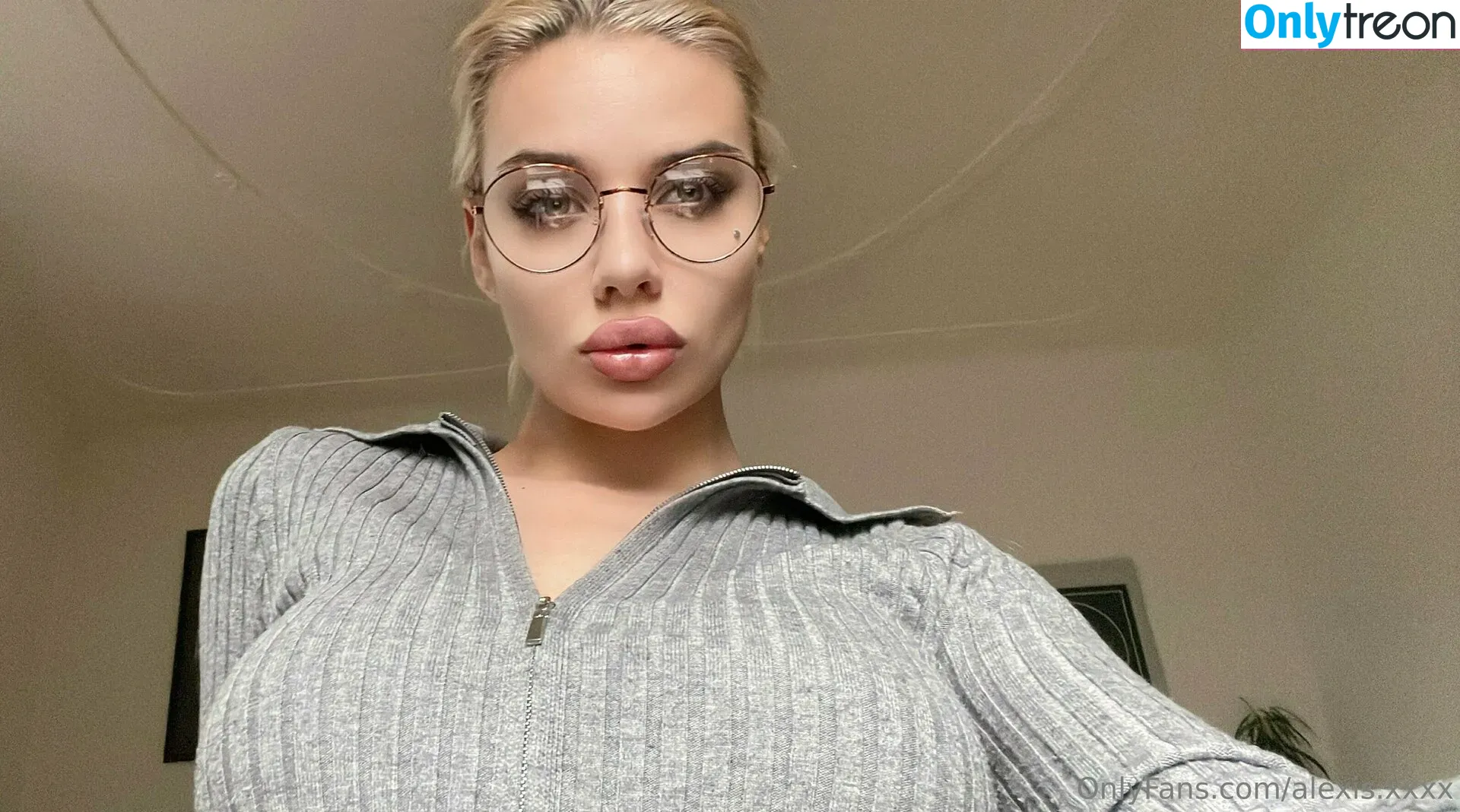 alexis.xxxx голая photo #0076 (xx.alexis)
