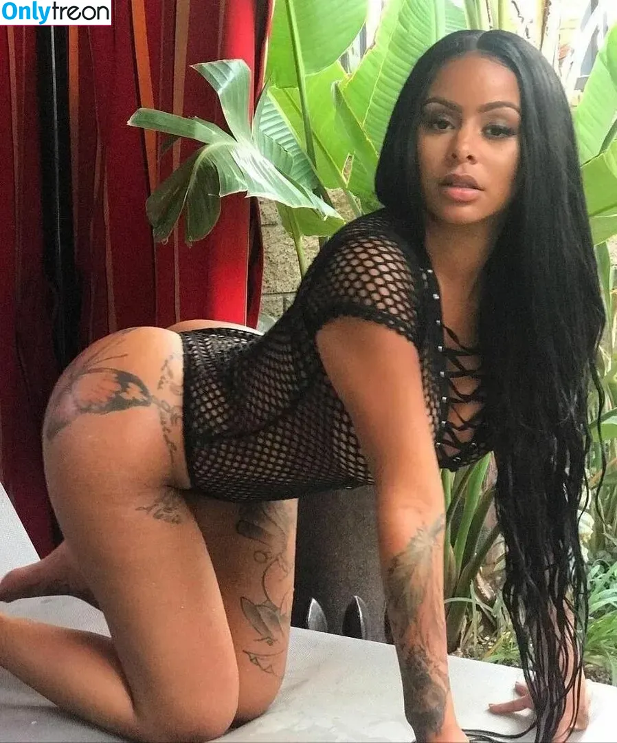 Alexisskyy nude photo #0005 (alexisskyy_)